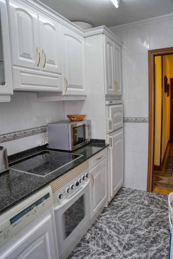 Apartamento Muy Amplio, Con Wifi Y A 12 Minutos Del Centro Gijón Esterno foto