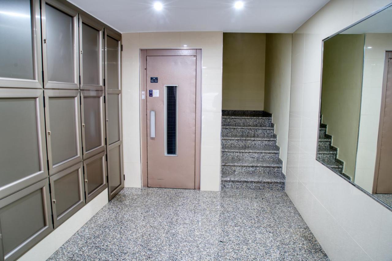 Apartamento Muy Amplio, Con Wifi Y A 12 Minutos Del Centro Gijón Esterno foto
