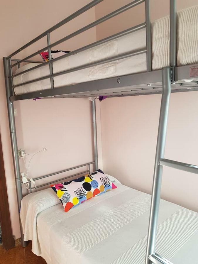Apartamento Muy Amplio, Con Wifi Y A 12 Minutos Del Centro Gijón Esterno foto